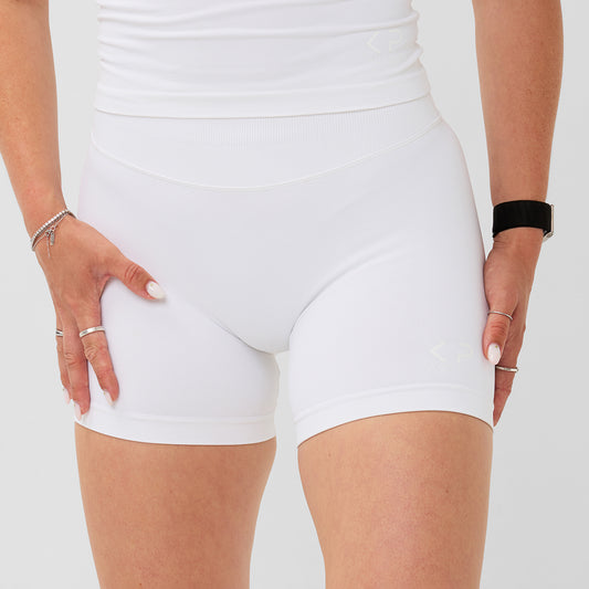 SEASONAL WHITE SHORT