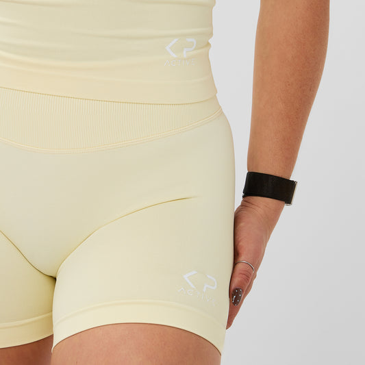 SEASONAL BUTTER YELLOW SHORT